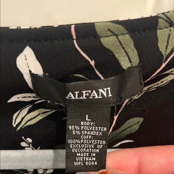 Alfani Large Graphic Floral flowy Flutter Sleeve BOHO Blouse in Black - Picture 2 of 8